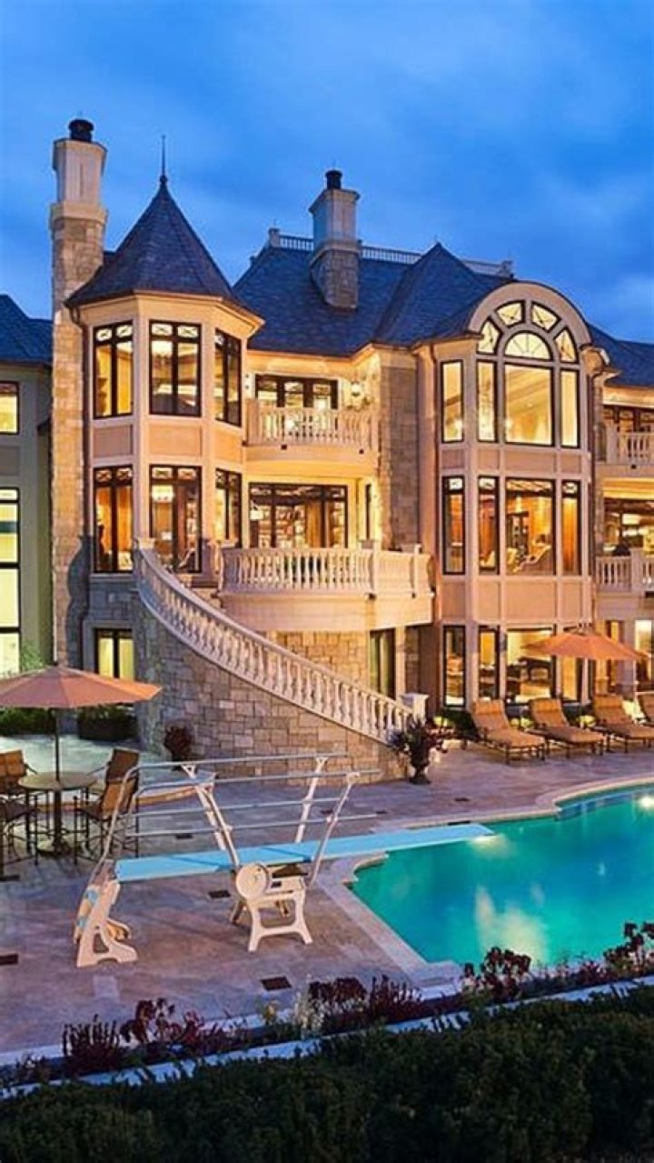 Are houses expensive in San Antonio?