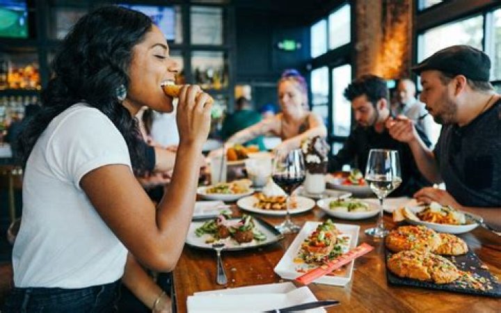 Do restaurants make more money on food or alcohol?