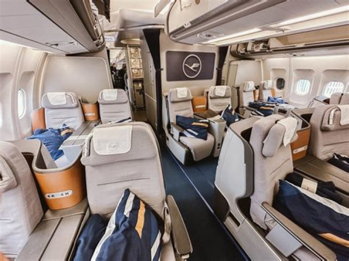 Does business class get lounge access Lufthansa?