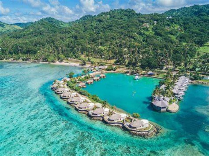 Does Fiji have hotels?