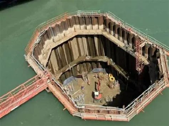 How do they build bridges over water?