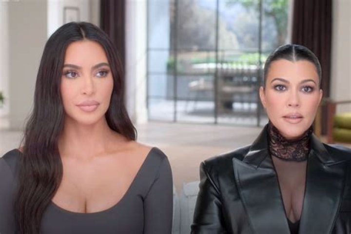 How do you get fans fast on Kim Kardashian Hollywood?