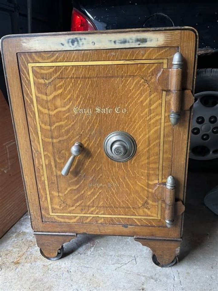 How do you open an antique safe with 4 numbers?