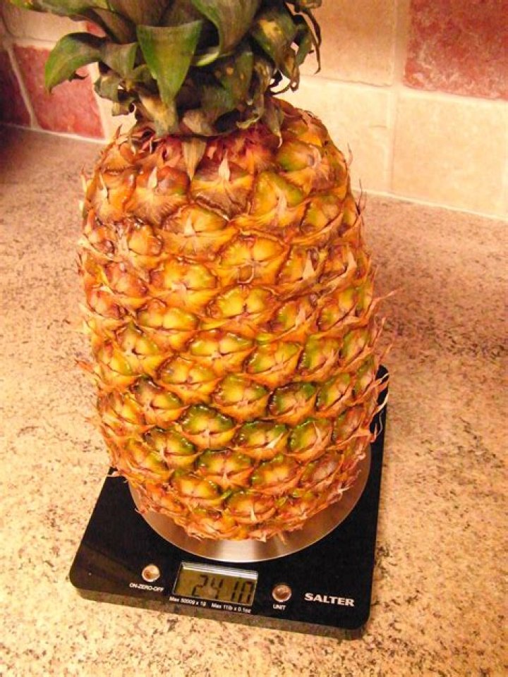 How much does a pineapple weigh?