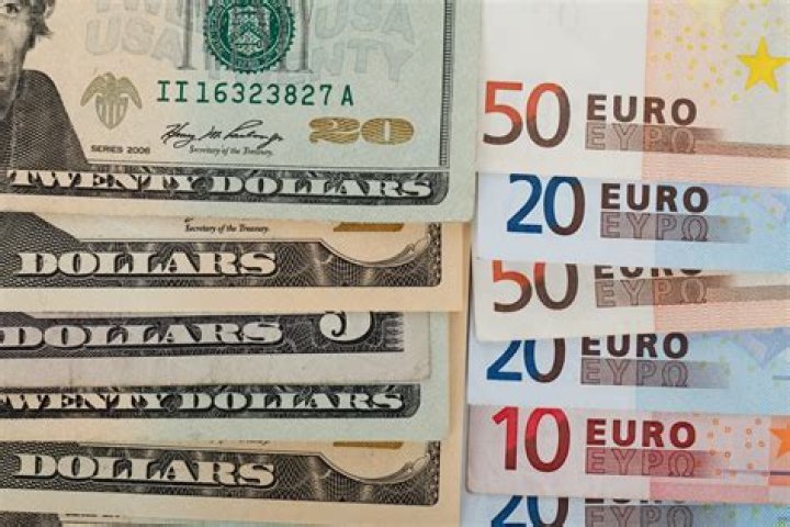 How much is a euro in dollars and cents?