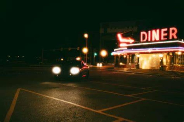 Is a diner a restaurant?