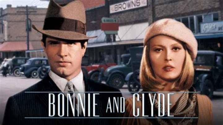 What did they find at a crime scene that made the country obsessed with Bonnie and Clyde?