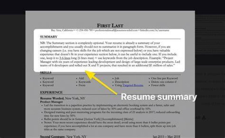What should a summary of a text include?