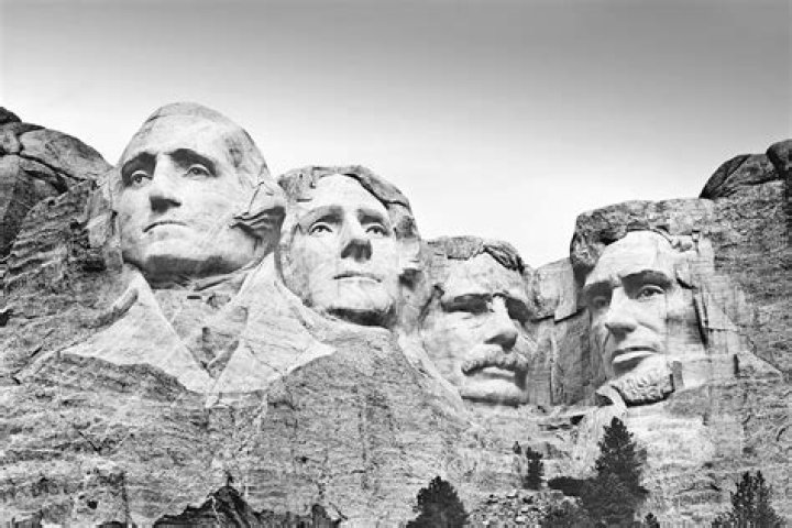 Who built Mt Rushmore and why?