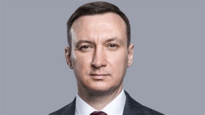 Who is the CEO of Alrosa?