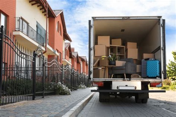 Why are US companies moving to Mexico?