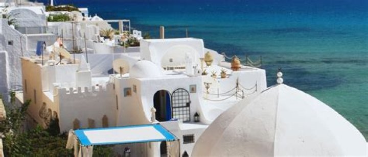 Why Tunisia is poor?